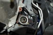 double checke to make sure the old filter gasket is not stuck to the engine<br>
tighten the new filter to 3/4 turn (54kb)